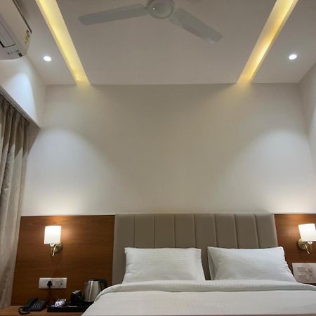 Hotel Neem Heritage Shirdi Esterno foto