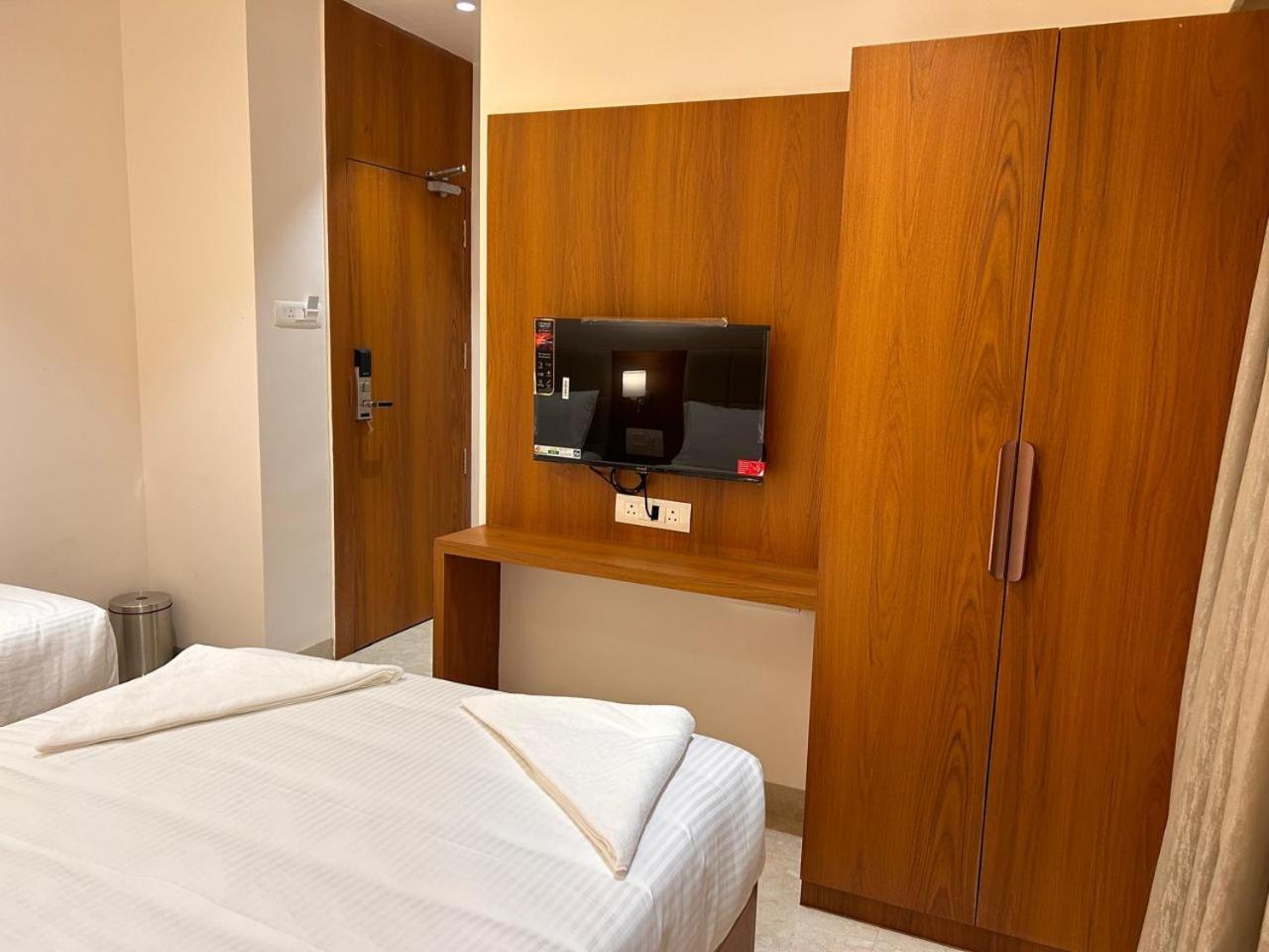 Hotel Neem Heritage Shirdi Esterno foto