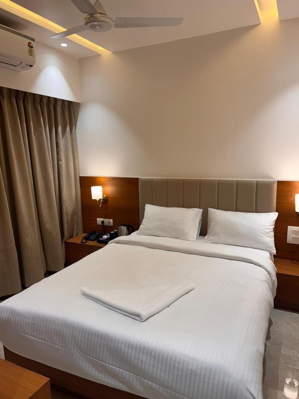 Hotel Neem Heritage Shirdi Esterno foto