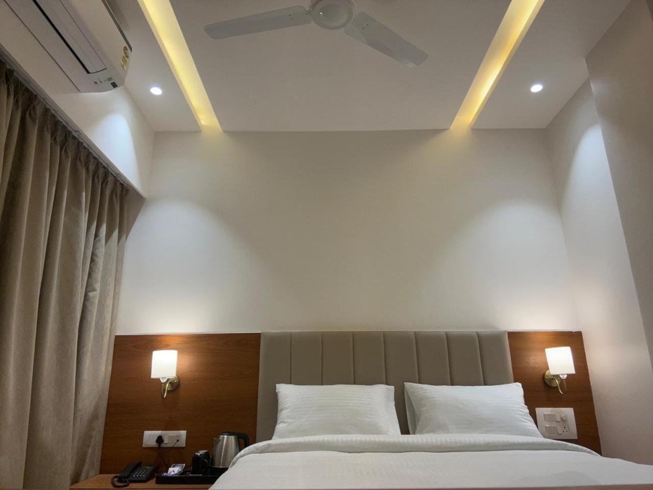 Hotel Neem Heritage Shirdi Esterno foto