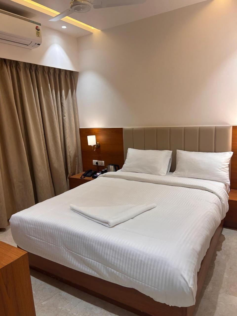 Hotel Neem Heritage Shirdi Esterno foto