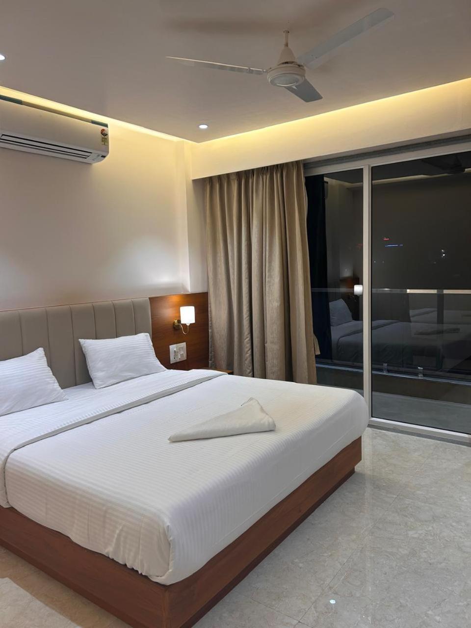 Hotel Neem Heritage Shirdi Esterno foto