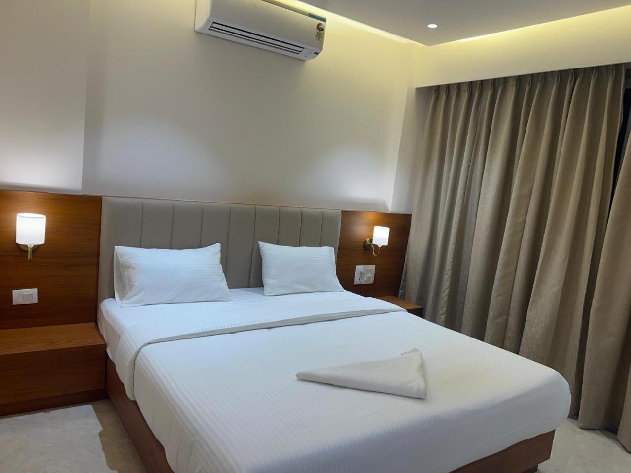Hotel Neem Heritage Shirdi Esterno foto