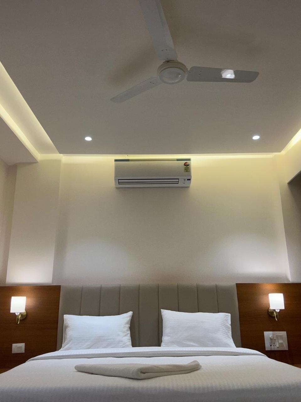 Hotel Neem Heritage Shirdi Esterno foto