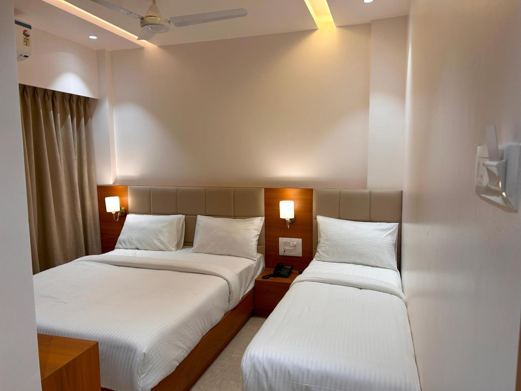 Hotel Neem Heritage Shirdi Esterno foto