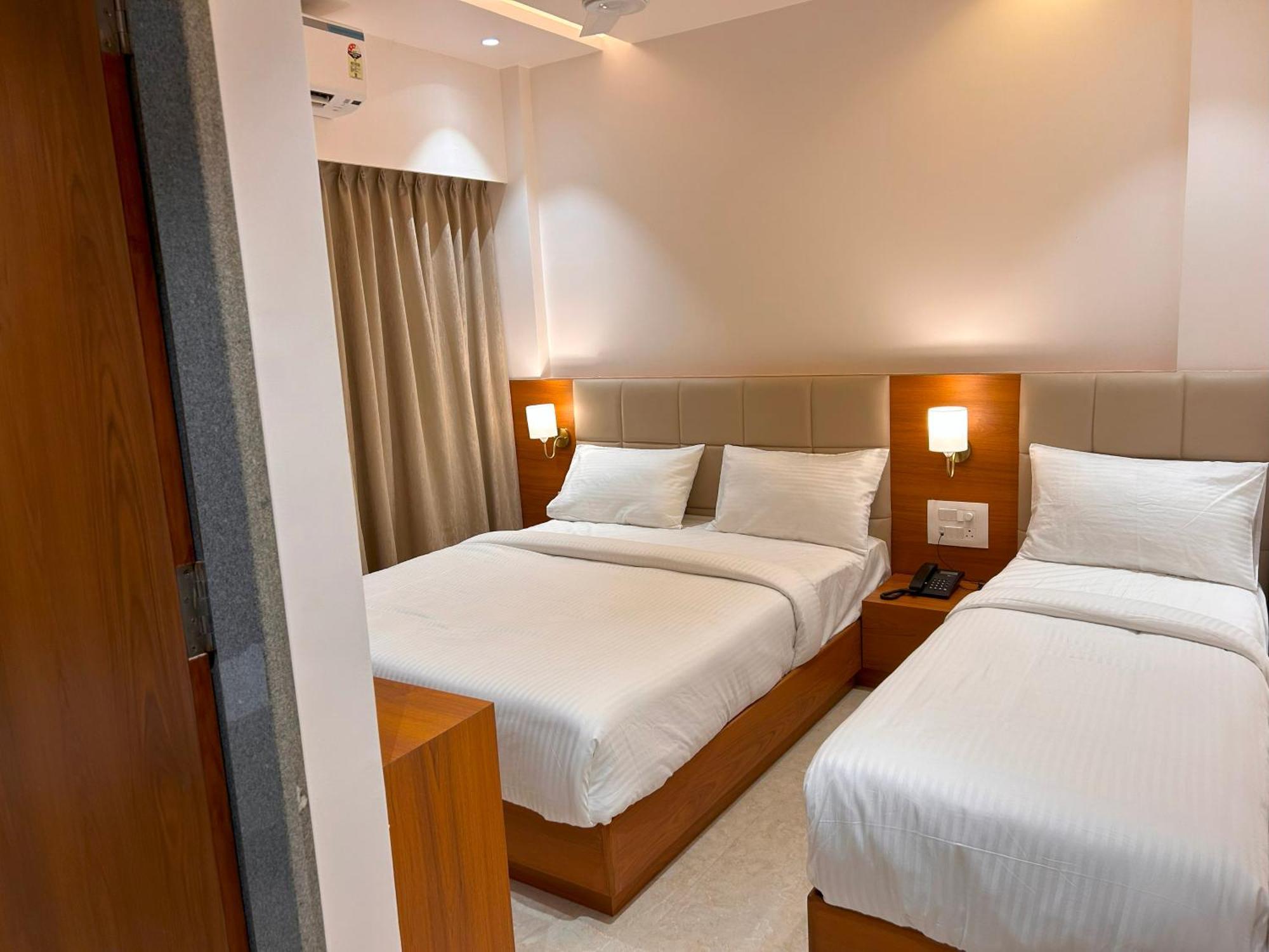 Hotel Neem Heritage Shirdi Esterno foto