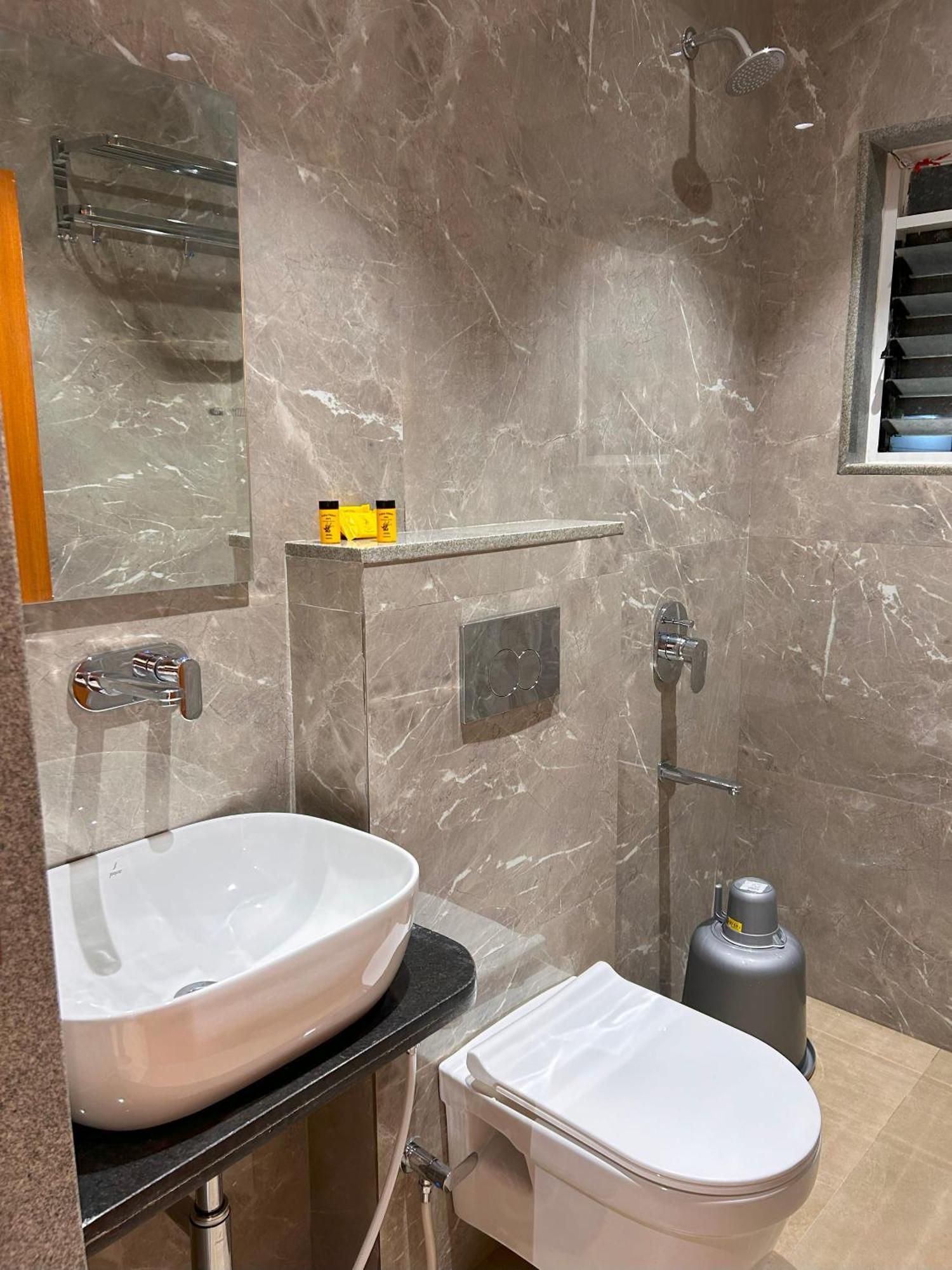 Hotel Neem Heritage Shirdi Esterno foto